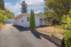 Single-story house with a garage and a driveway.